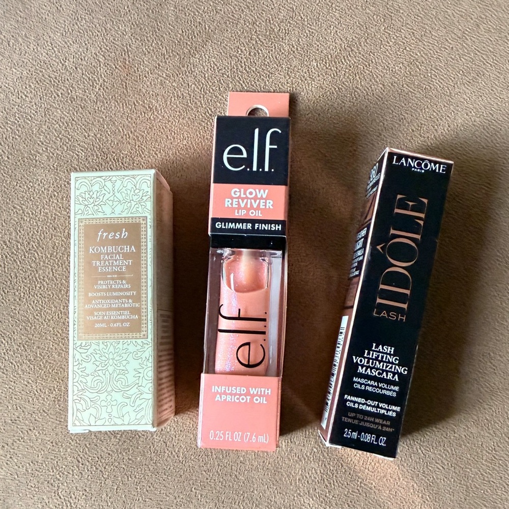 Three Piece Makeup Cosmetic Bundle Gloss Mascara Essence NEW